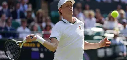 Wimbledon, Sinner cresce: archiviata in due ore la pratica Brooksby. &ldquo;Sono felice, ma devo gestire meglio alcune situazioni&rdquo;
