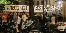 Chiesto l&rsquo;arresto di un poliziotto per il tifoso ferito al derby Torino-Juve: secondo la procura ha sparato un lacrimogeno ad altezza uomo