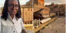 &ldquo;Non fanno correre i cavalli per proteggerli&rdquo;: Whoopi Goldberg commentatrice d&rsquo;eccezione del Palio di Siena, cos&igrave; spiega i retroscena dell&rsquo;evento ai suoi follower sui social