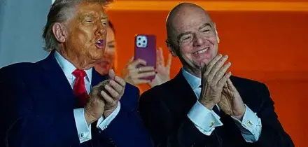 L&rsquo;ufficio Fifa nel suo grattacielo, i viaggi d&rsquo;affari, il cappello MAGA: storia dell&rsquo;amicizia sempre pi&ugrave; sfacciata fra Infantino e Trump