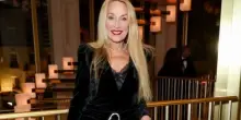 &ldquo;Guardate le foto degli Oscar. Quelle donne fanno paura. Io ho 70 anni e tantissime rughe, non mi danno fastidio. Il mio stile di vita? Ho eliminato gli zuccheri, ma bevo vino e fumo&rdquo;: cos&igrave; Jerry Hall