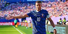 Choc in Paraguay, insulti razzisti a Mbapp&eacute; da una senatrice: &ldquo;Succhiava noci di cocco anzich&eacute; latte, gli esseri pi&ugrave; istruiti che abbia mai ascoltato erano scimpanz&eacute;&rdquo;. Lui risponde