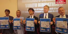Fdi di lotta e di governo: &ldquo;propone&rdquo; espulsioni e revoca della cittadinanza per gli immigrati che commettono reati. &ldquo;Sfida a Vannacci? No, sempre stato nel programma&rdquo;