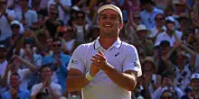Chi &egrave; Arthur Fery, il britannico che da wild card sogna la finale a Wimbledon: il padre presidente nel calcio, la mamma tennista e la casa accanto all&rsquo;All England Club