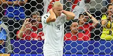 Muffa, puzza di fumo e troppo rumore: caos nell&rsquo;hotel della Norvegia, la Fifa costretta a intervenire