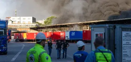Un pacco caricato su un camion l&rsquo;innesco del maxi incendio nella sede Bartolini di Milano