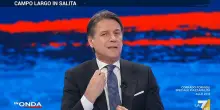 Conte avverte: &ldquo;Se qualcuno tradir&agrave; l&rsquo;impegno preso, ci sfileremo. Renzi? Ha spianato la strada a Meloni ma non voglio vendicarmi&rdquo;. Su La7