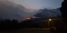Oltre cento sfollati e seicento ettari di boschi distrutti dal fuoco in Ossola in Piemonte