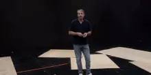 Milo Infante saluta il pubblico Rai dallo studio vuoto di Ore 14: &ldquo;Oggi &egrave; il mio ultimo giorno qui e sono un po&rsquo; emozionato. Ma ci sono altri mondi&hellip;&rdquo;- VIDEO