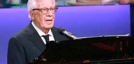 &Egrave; morto Peppino di Capri, il cantautore era malato da tempo. Tra i suoi successi &ldquo;Champagne&rdquo;, &ldquo;E mo e mo&rdquo;, &ldquo;Roberta&rdquo;, &ldquo;Let&rsquo;s Twist Again&rdquo; e &ldquo;St. Tropez Twist&rdquo;