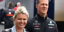 &ldquo;Alle feste mio marito Michael Schumacher era il primo ad arrivare e l&rsquo;ultimo ad andarsene. Ridevamo cos&igrave; tanto. Non era bravo a cantare, ma cantava sempre My Way perch&eacute; conosceva il testo&rdquo;: lo rivela Corinna