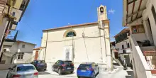 Fedeli svengono durante la messa nel Vibonese, il &ldquo;mistero&rdquo; che attrae nuovi parrocchiani ruota intorno al nuovo sacerdote