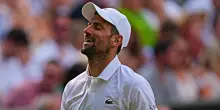 Djokovic si era arreso gi&agrave; a inizio terzo set contro Sinner: &ldquo;Posso batterlo? Magari dieci anni fa&hellip;&rdquo;. La frase verso la tribuna