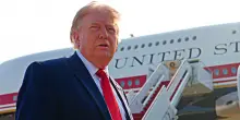 Trump contro il New York Times: mandati di comparizione ai giornalisti dopo lo scoop sui problemi del nuovo Air Force One