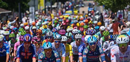 Caldo estremo al Tour de France: tappa accorciata, allerta rossa e picchi di 43 gradi lungo il percorso