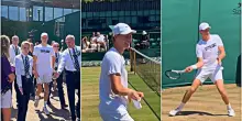 Sinner &egrave; arrivato a Wimbledon: le immagini tra la folla, poi gli ultimi scambi prima della finale