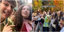 Settembre e la &ldquo;serenata al contrario&rdquo; nei vicoli di Napoli con &ldquo;Due Settimane&rdquo;: il balcone diventa simbolo del ghosting. Poi l&rsquo;invito: &ldquo;Contattatemi  per dediche ai/alle vostri/e ex&rdquo; &ndash; IL VIDEO