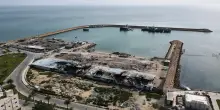 Iran, 3&ordf; notte di raid Usa. Teheran colpisce due petroliere degli Emirati: un morto. Trump: &ldquo;Pedaggio a Hormuz&rdquo;