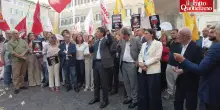 Legge elettorale, le opposizioni unite in piazza. Conte: &ldquo;Se Meloni ha dignit&agrave; deve salire Colle e dimettersi&rdquo;. Schlein: &ldquo;Prenda atto del fallimento&rdquo;