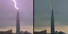 Un fulmine colpisce la cima del Lakhta Center di San Pietroburgo: il video della scarica che illumina la notte &egrave; virale