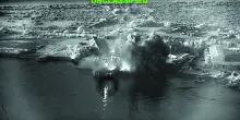 Nuovi bombardamenti Usa in Iran: raid vicino alla centrale di Bushehr, 7 soldati e 30 civili uccisi. Trump non esclude le truppe di terra