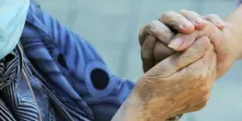 Spese per l&rsquo;assistenza agli anziani, cosa si pu&ograve; detrarre dalla dichiarazione dei redditi e quali sono i requisiti