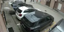 Mario Roggero, il video della sparatoria in cui il gioielliere uccise i due rapinatori inseguendoli fuori dal negozio