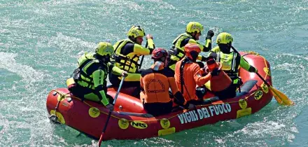 Cerca di salvare il nipotino nell&rsquo;Adda e annega: morto lo zio. Il bimbo di 4 anni &egrave; grave
