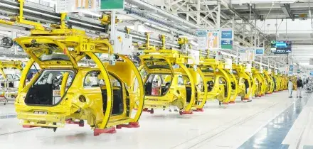 La grande illusione dell&rsquo;auto europea: 35 fabbriche sono di troppo