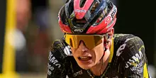 La giornata di Vingegaard: dal controllo alle 2 di notte al ritiro dal Tour. Il dubbio sulla correlazione tra sonno perso e caduta