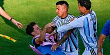 La maxi-rissa dopo il fischio finale, pugni a Eric Garcia e Gavi: la follia di Paredes emblema della figuraccia dell&rsquo;Argentina