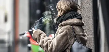 Nuovo disegno di legge antifumo in Spagna: stop a pubblicit&agrave; e a consumo in aree aperte, sigarette elettroniche equiparate al tabacco