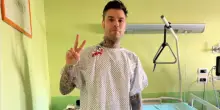 &ldquo;Fedez portato in ospedale con l&rsquo;ambulanza per problemi gastrici, ricoverato per accertamenti d&rsquo;urgenza al Fatebenefratelli&rdquo;: come sta il rapper
