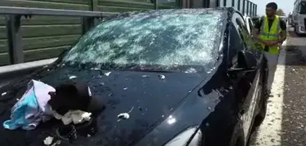 &ldquo;I vetri sono schizzati dappertutto&rdquo;: violenta grandinata sulla A13, automobilisti costretti a fermarsi e auto danneggiate