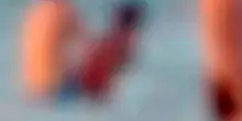 Fanno sesso in mare al tramonto noncuranti dei bagnanti attorno: il video virale imbarazza Rimini, gli amanti &ldquo;focosi&rdquo; rischiano maxi multa da 30 mila euro
