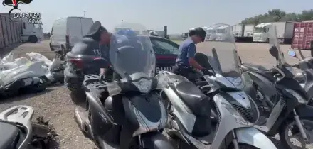 Scoperto il deposito delle moto rubate a Ponte Galeria (Roma): nei container pronti per l&rsquo;estero i mezzi smontati