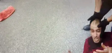 &ldquo;Fakir &egrave; entrato a contatto con un&rsquo;altra persona&rdquo;: il video della bodycam di uno dei poliziotti