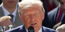 Trump sprofonda nei sondaggi: gradimento al 30% mentre cresce la sfiducia tra i Maga. E la Camera vota contro la guerra in Iran