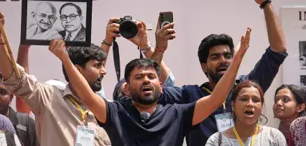 India, vittoria per gli &ldquo;scarafaggi&rdquo; e protesta sospesa: si &egrave; dimesso il ministro dell&rsquo;Istruzione di Narendra Modi