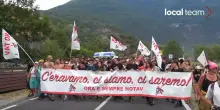 Val di Susa, la manifestazione No Tav contro i &ldquo;cantieri della devastazione&rdquo;: &ldquo;Siamo oltre 20mila&rdquo; | Il video