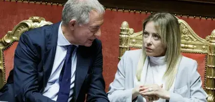 Caro benzina, a Milano vola oltre i 2 euro. Schlein: &ldquo;E Meloni tace&rdquo;. Il ministro Urso invoca azioni, Appendino: &ldquo;Ben svegliato&rdquo;