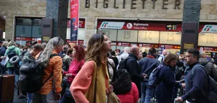 Treni, l&rsquo;Italia di nuovo divisa in due a Firenze. Quattro giorni di lavori al cavalcavia di Ponte al Pino: disagi e deviazioni