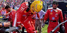 Hamilton affranto: &ldquo;Avremmo dovuto vincere&rdquo;. Leclerc: &ldquo;Molto difficile trovare la costanza, c&rsquo;&egrave; una cosa davvero strana&rdquo;. Lo choc dei piloti Ferrari