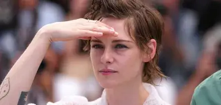 &ldquo;Dobbiamo smettere di inseguire la carota che ci viene agitata davanti. Perch&eacute;, alla fine, quella carota verr&agrave; usata per colpirci.  Non voglio far parte di un&rsquo;industria. Non faccio affari&rdquo;: cos&igrave; Kristen Stewart