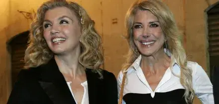 &ldquo;Milly da bambina prendeva sempre 10, allora le stracciavo i compiti. Lei non diceva nulla e li rifaceva meglio. C&rsquo;era quando ho fatto un incidente che mi ha spappolato il naso&rdquo;: parla Gabriella Carlucci
