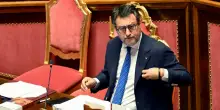 &ldquo;Caos voli? Salvini subito in Aula, &egrave; gravissimo&rdquo;. Pd e M5s contro il ministro dei Trasporti. Renzi: &ldquo;Non &egrave; capace&rdquo;. E il leader della Lega se la prende con Tim
