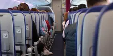 &ldquo;Installazione non corretta dei sedili su centinaia di aerei Boeing 737 Max, ci sono rischi per la sicurezza dei passeggeri&rdquo;: il nuovo allarme dell&rsquo;agenzia statunitense per l&rsquo;aviazione civile
