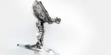 Rolls-Royce, dentro la fabbrica di Goodwood. Dove prendono forma i sogni