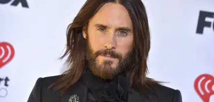 Jared Leto &egrave; stato accusato di molestie sessuali da quattro donne. Una delle vittime: &ldquo;Mi faceva ripetute telefonate a sfondo sessuale quando avevo 16 anni&rdquo;