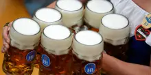 Meno birra nel mondo: la produzione crolla in Germania, in Italia cresce l&rsquo;analcolica trainata dalla Gen Z